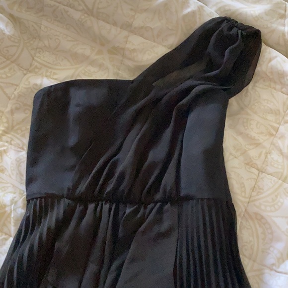 BCBGeneration One Shoulder Black Ruffles Pleated Mini Dress in Women’s Size 6 - Picture 4 of 11